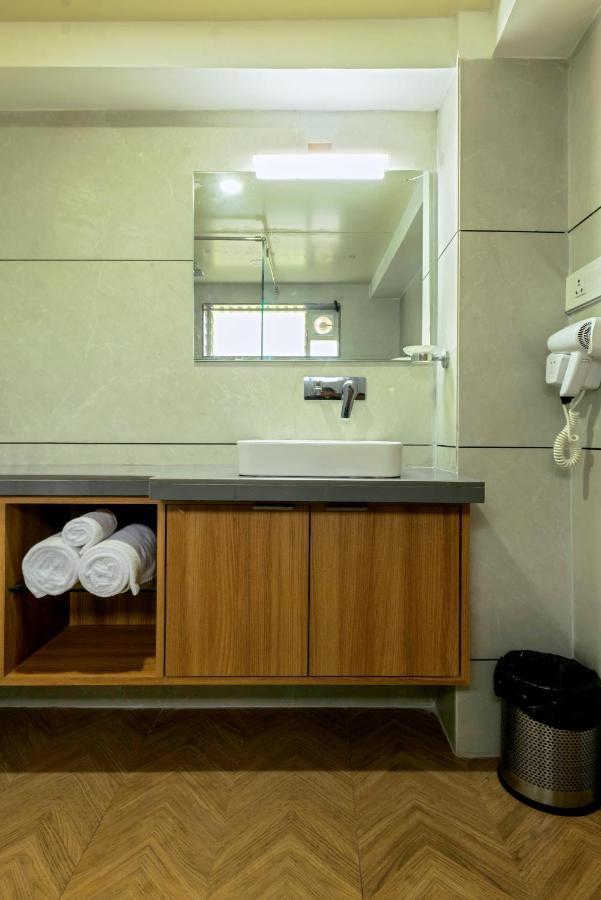 Gold Beach Villa Daman Exterior photo