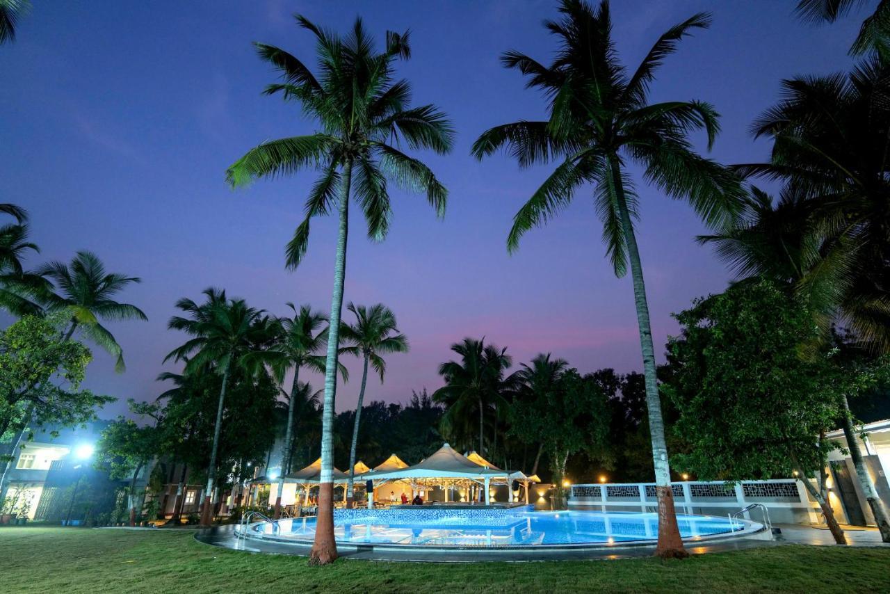 Gold Beach Villa Daman Exterior photo