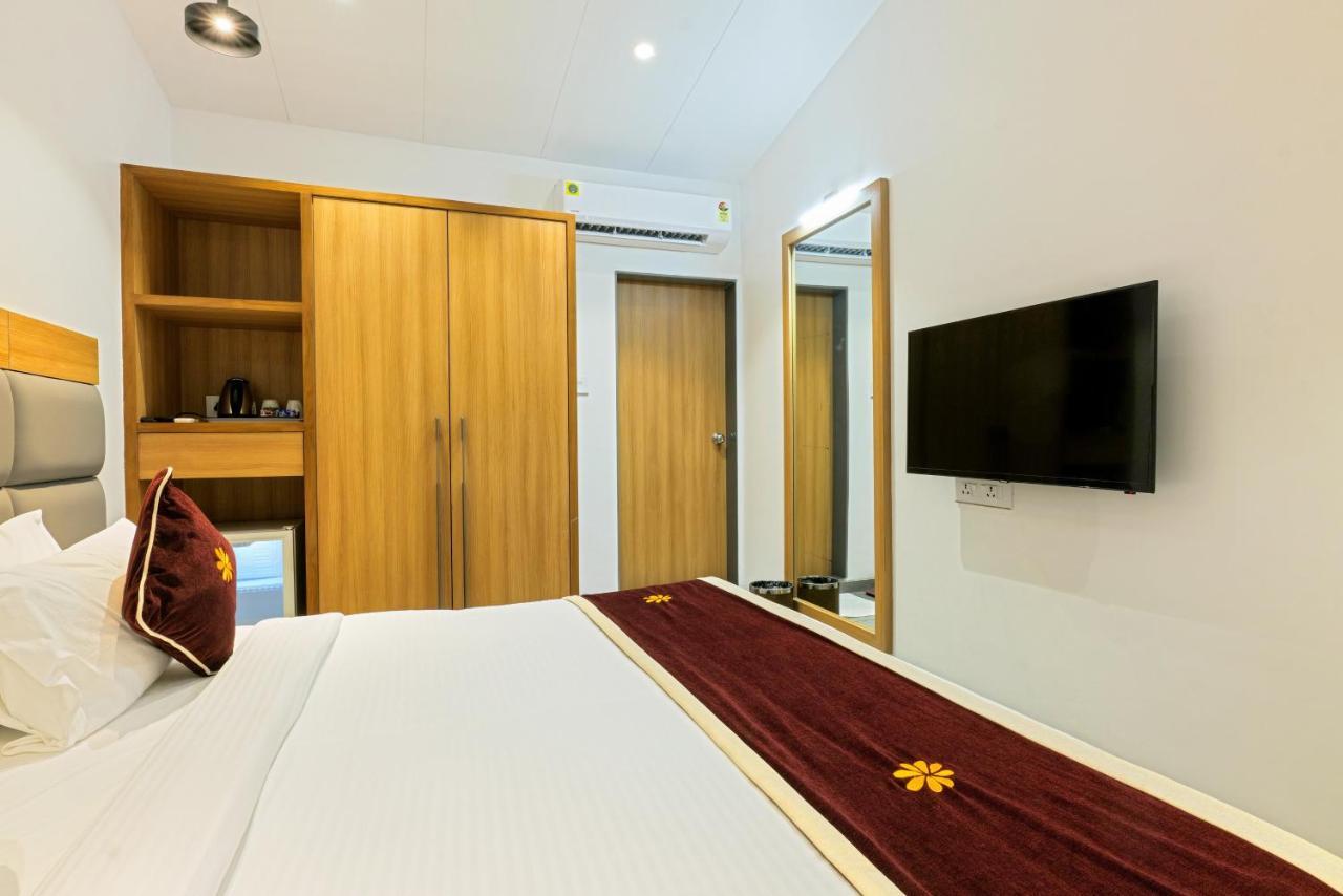 Gold Beach Villa Daman Exterior photo