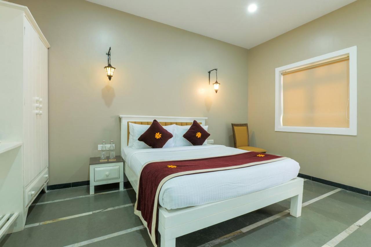 Gold Beach Villa Daman Exterior photo