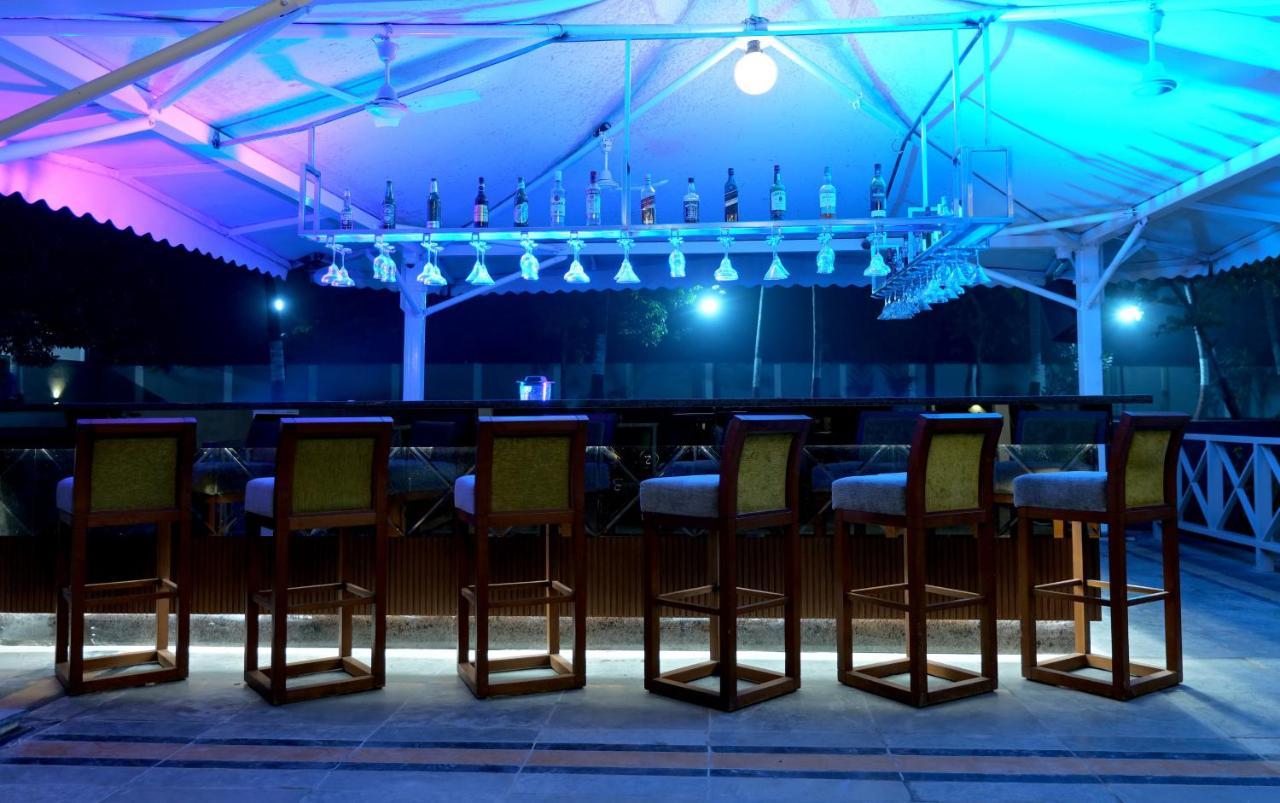 Gold Beach Villa Daman Exterior photo