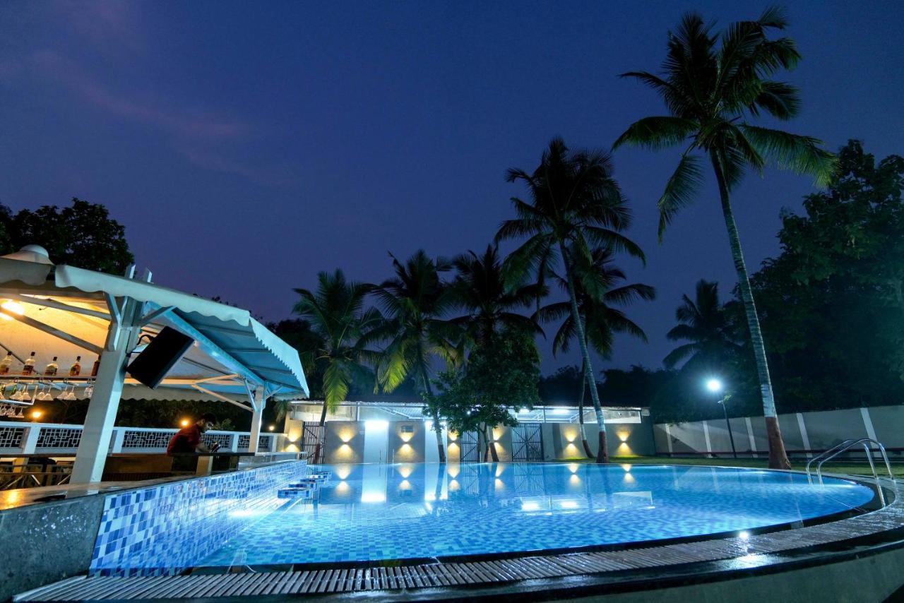 Gold Beach Villa Daman Exterior photo